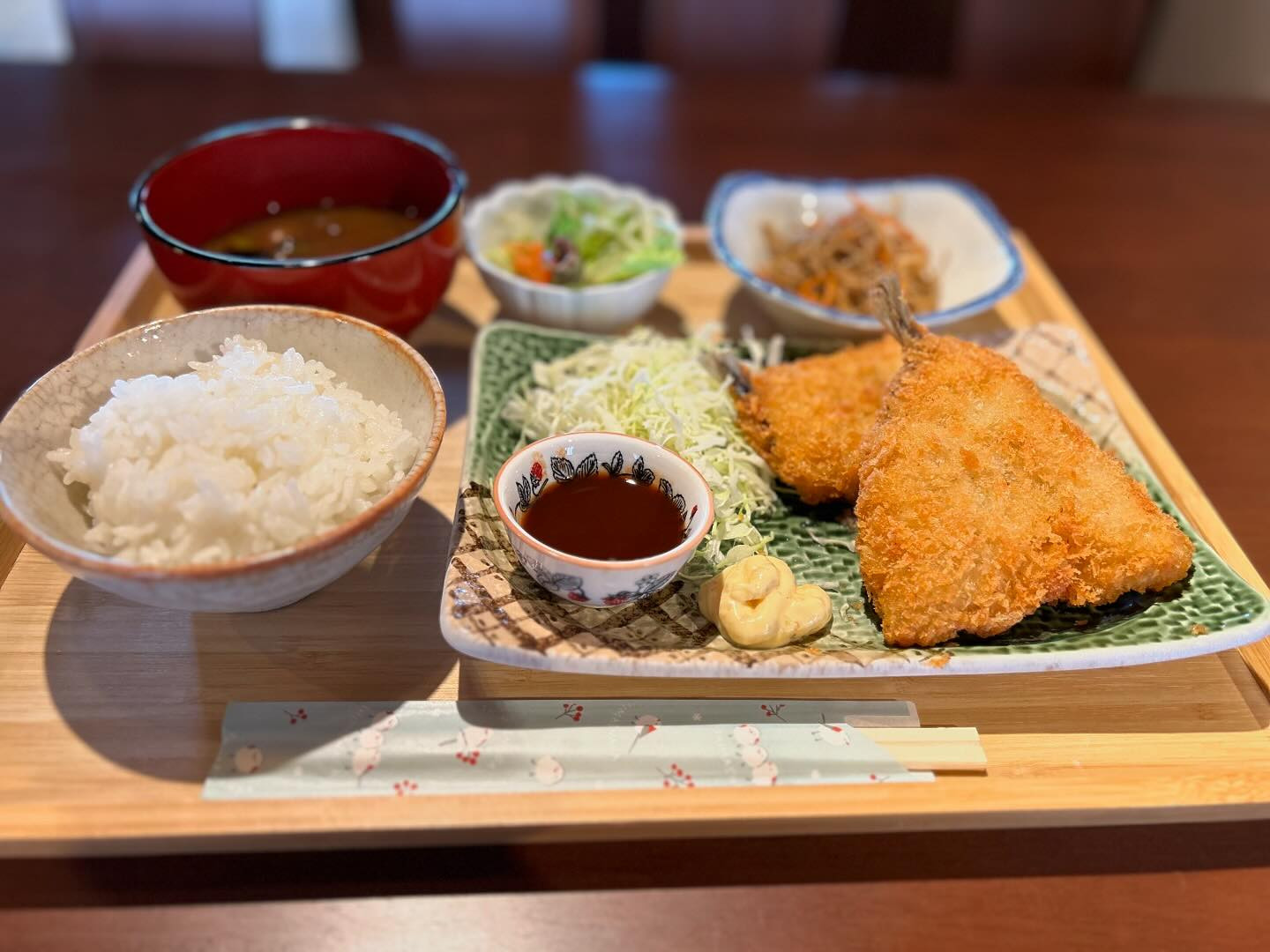 風のおと一番人気のあじフライ定食です。