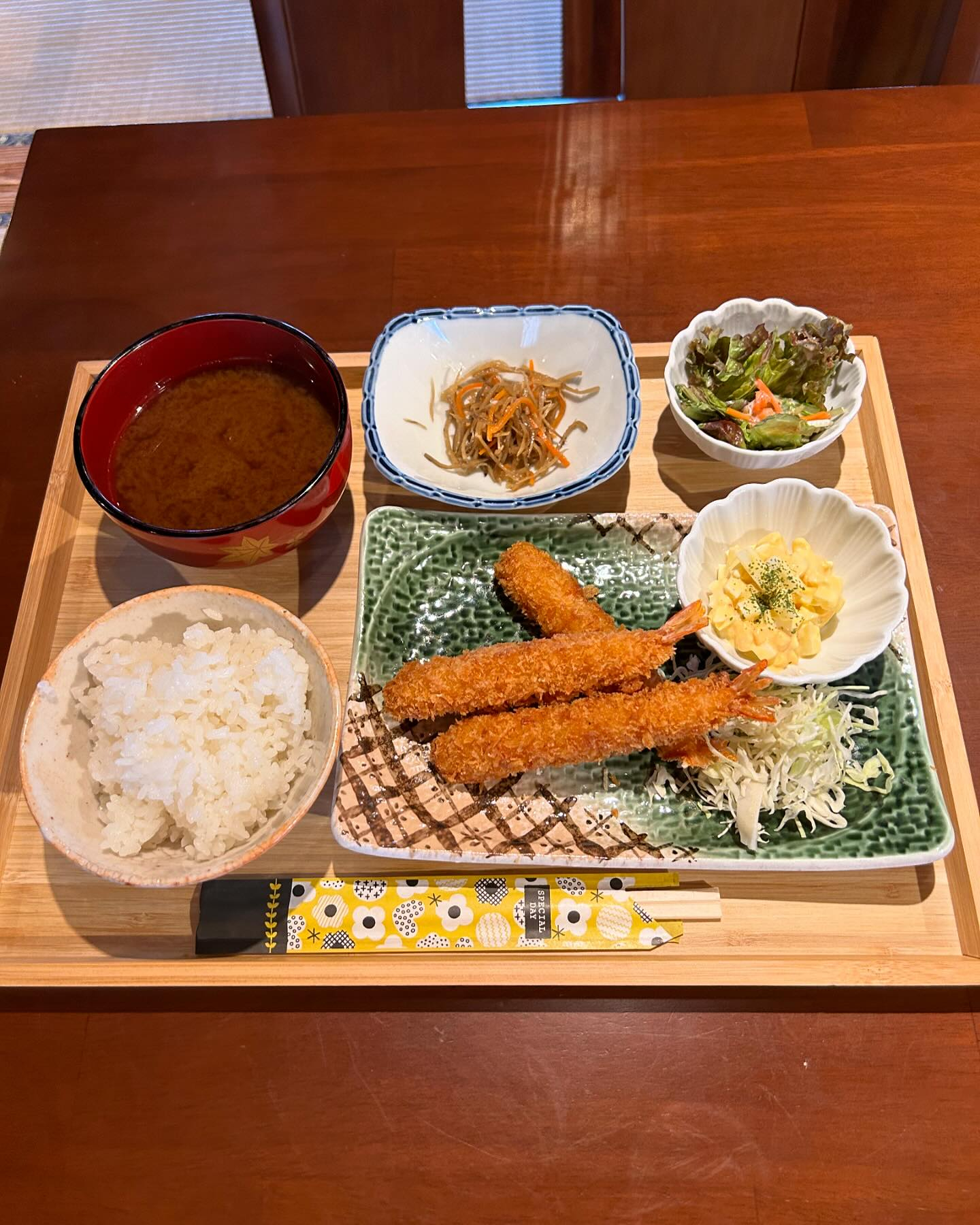 えびフライ定食始めました😊