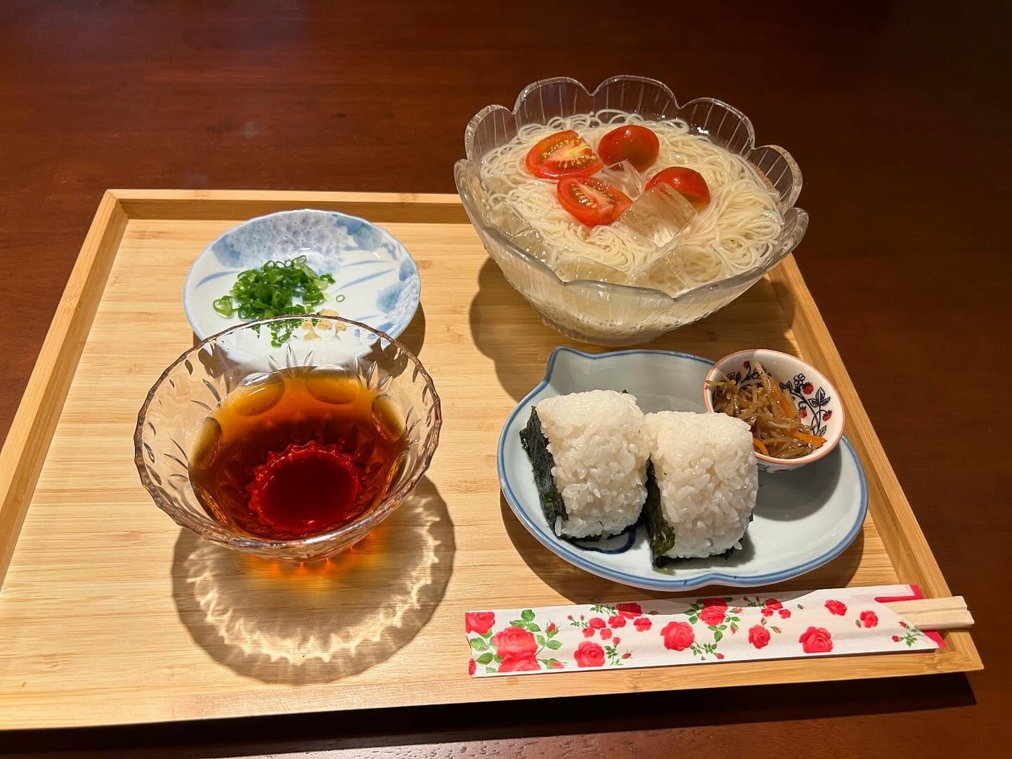 風のおとの夏限定メニューで冷やしそうめんを始めました。