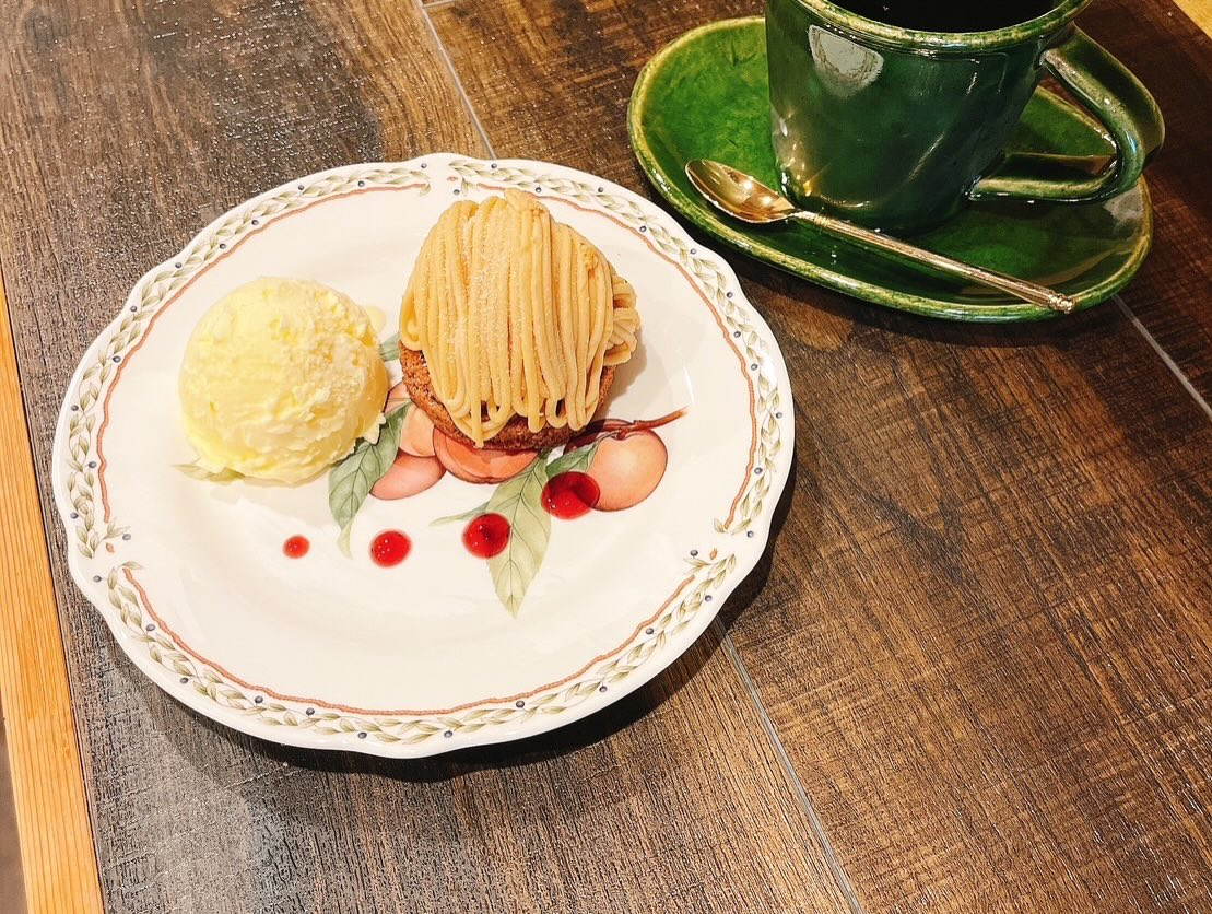 風のおとのモーニングと和栗モンブランのケーキです。