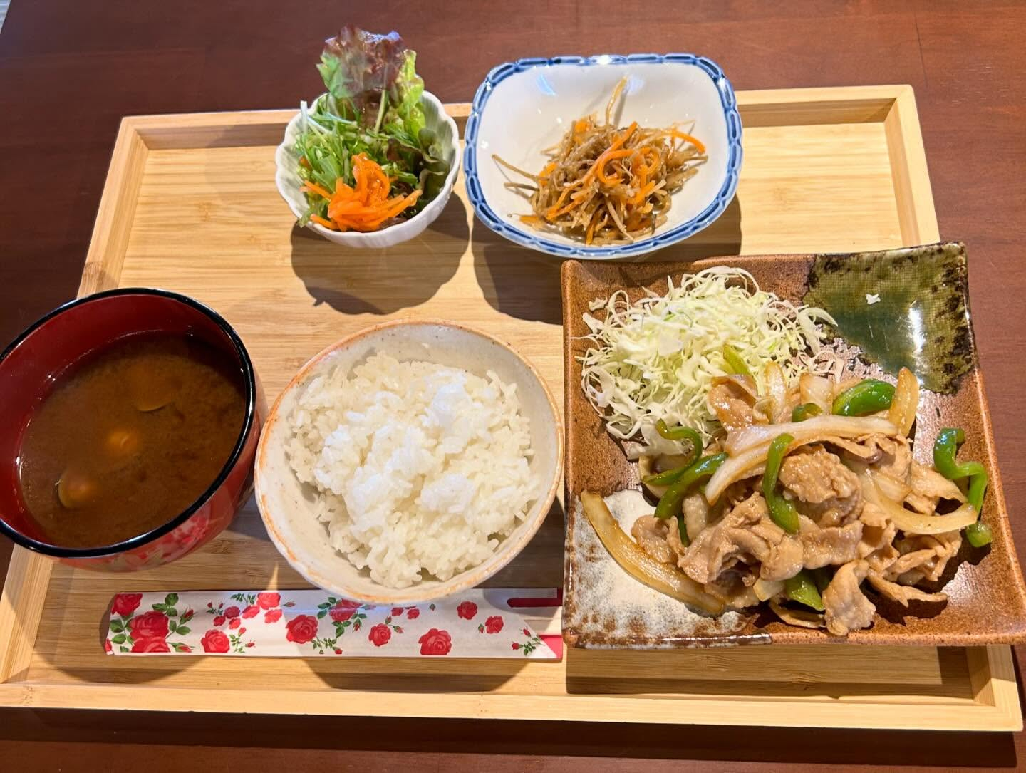 風のおとのモーニングと和栗モンブランのケーキです。