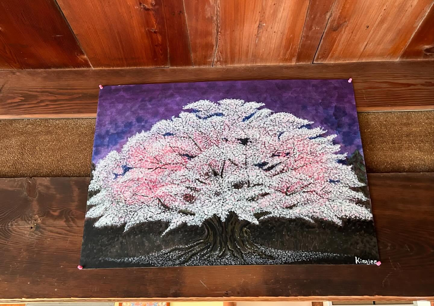 古民家カフェ風のおとの店内には喜万寺画伯の作品が何点か展示さ...