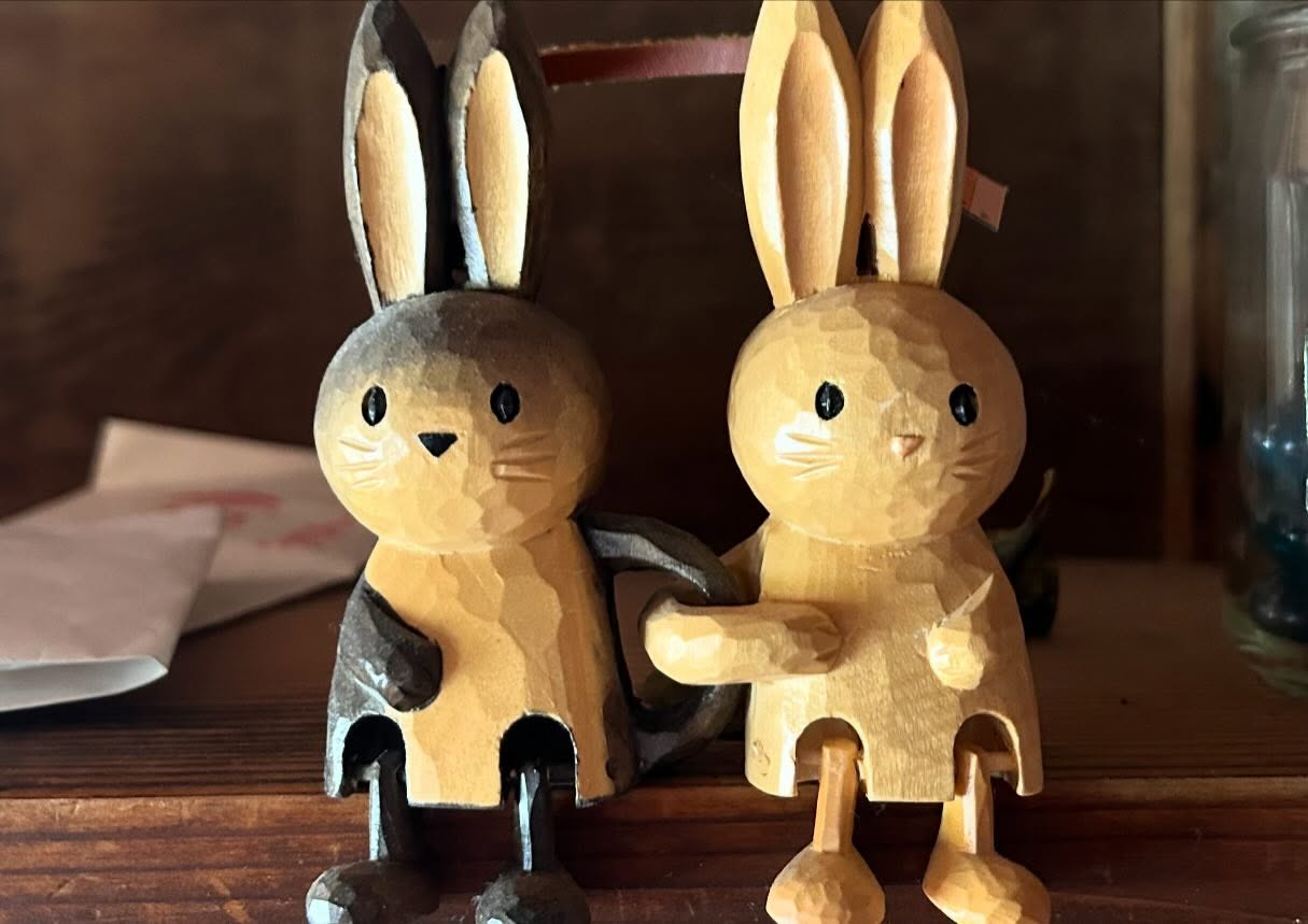 古民家カフェ風のおとの店内には喜万寺画伯の作品が何点か展示さ...